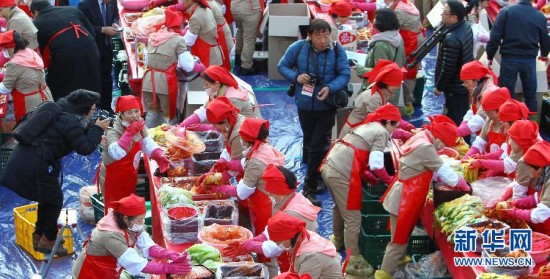 国 小伙伴们只想好好吃泡菜麻将胡了不管产自韩国还是中(图3)